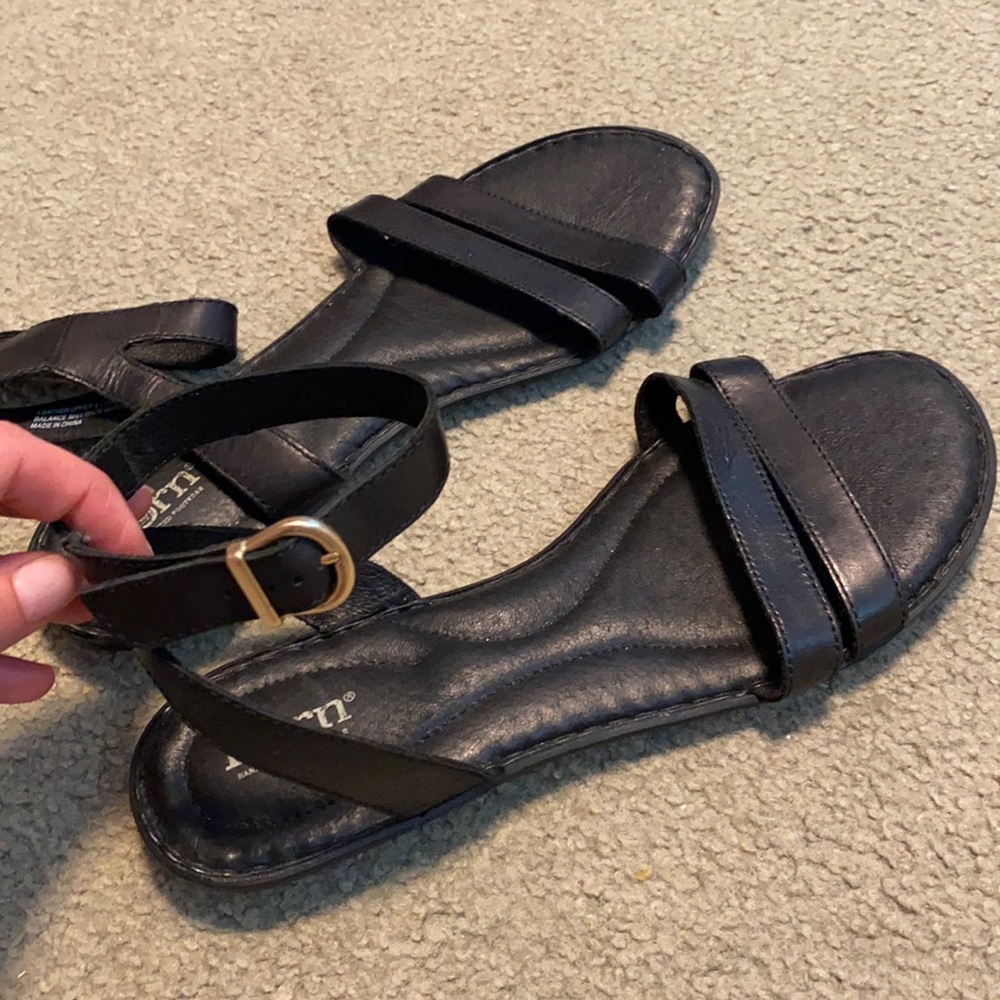 VGUC Born leather sandals size 10